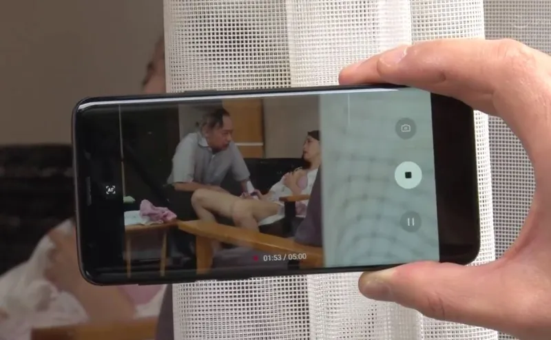 Bạn gái của con trai gian díu với bố Gã chồng bị gã sếp khu phố phát hiện